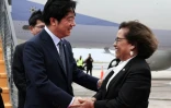 Le président taïwanais Lai Ching-te et la présidente des Îles Marshall, Hilda Heine, à son arrivée à Majuro, le 3 décembre 2024