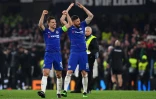 Cesar Azpilicueta et Olivier Giroud fêtent la qualification pour la finale de la Ligue Europa après avoir éliminé Francfort, le 9 mai 2019 à Stamford Bridge