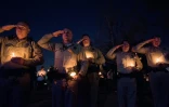 Des policiers rendent hommage à leur collègue Charleston Hartfield tué pendant la fusillade de Las Vegas, le 5 octobre 2017