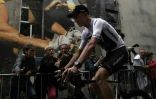Chris Froome conspué par le public du Tour de France à La Roche-sur-Yon, lors de la présentation des équipes
