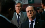 François Hollande et le ministre de l'Agriculture Stéphane Le Foll (G) à leur arrivée le 27 février 2016 au Salon de l'Agriculture à Paris