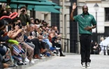 Le designer américain Virgil Abloh le 20 juin 2019 après le défilé Louis Vuitton Hommes à Paris
