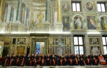 Les cardinaux lors de la cérémonie des voeux du Pape, à la Curie, à Rome le 21 décembre 2015