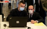 Jean Castex se fait expliquer le fonctionnement de la vaccination au centre de la Porte de Versailles, le 15 mai 2021