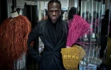 Le couturier Imane Ayissi pose dans son atelier à Paris, le 6 janvier 2020