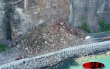 Vendredi 24 mars 2006 - 

30 000 tonnes de rochers sont tombées sur la route du littoral. Deux personnes ont été tuées et deux ont été blessées