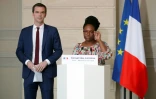 La porte-parole du gouvernement Sibeth Ndiaye (c) et le ministre de la Santé Olivier Véran (g) lors d'un point presse à l'Elysée sur le coronavirus, le 4 mars 2020 à Paris