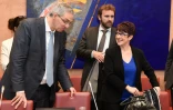 Le président du pôle social du Medef Alexandre Saubot (g) et la présidente PS de la commission des Affaires socialistes Catherine Lemorton (d) à Paris le 30 mars 2016