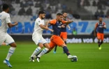 L'attaquant montpelliérain Andy Delort marqué par le Marseillais, Morgan Sanson, lors de leur match de L1, le 21 septembre 2019 au stade Vélodrome