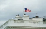 Un drapeau mis en berne à la Maison Blanche, le 16 avril 2021