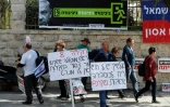 Des Israéliens manifestent devant la résidence officielle du Premier ministre Benjamin Netanyahu à Jérusalem, accusé de corruption dans plusieurs affaires, le 2 mars 2018