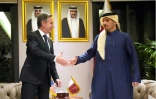 Le secrétaire d'Etat américain Antony Blinken (à gauche) rencontre son homologue et Premier ministre Qatari Sheikh Mohammed ben Abdulrahmane al-Thani, le 6 février 2024 à Doha