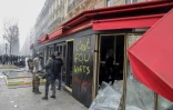 Le restaurant Fouquet's au Champs-Elysées, détérioré lors de la manifestation des "gilets jaunes" le 16 mars 2019