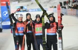 La joie des biathlètes norvégiens Vetle Sjastac Christiansen, Johannes Thingnes Boe, Tarjei Boe et Sivert Guttorm Bakken, après avoir remporté le relais (4x7,5 km) d'Ostersund (Suède), comptant pour la Coupe du monde, le 4 décembre 2021
