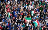 Les supporters italiens encouragent leur équipe, lors de la demi-finale de l'Euro 2020 contre l'Espagne, le 6 juillet 2021 au stade de Wembley à Londres