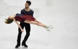 Gabriella Papadakis dans les bras de Guillaume Cizeron, aux Championnats d'Europe de patinage artistique Ă Bratislava, le 30 janvier 2016
