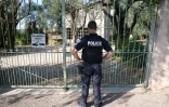 Un policier devant l'entrée du musée Renoir à Cagnes-sur-Mer après le vol de quatre oeuvres d'art, le 8 septembre 2026 dans les Alpes-Maritimes