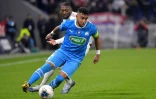 Le milieu de Marseille, Dimitri Payet (devant) lors du quart de finale de la Coupe de France face à Lyon, à Décines-Charpieu, le 12 février 2020