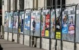 Des panneaux électoraux à Paris, le 9 mars 2026