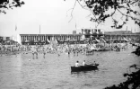 Plage de Champigny-sur-Marne, sur la Marne, près de Paris, en 1936