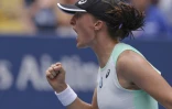 La Polonaose Iga Swiatek lors de son 8e de finale face à l'Allemande Julie Niemeier à l'US Open, à New York, le 5 septembre 2022
