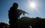 Un combattant des Forces démocratiques syriennes (FDS), soutenues par Washington, engagées dans une offensive "finale" contre le dernier réduit du groupe jihadiste Etat islamique (EI) en Syrie, le 12 février 2019 