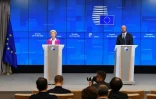 La présidente de la Commission européenne Ursula von der leyen et le président du Conseil européen Charles Michel annoncent un accord de l'UE pour un embargo sur le pétrole russe, le 31 mai 2022 à Bruxelles