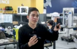 Zain Abu Rumman, lycéen de 18 ans, inventeur de la "SPS Watch", un système de suivi pour les personnes âgées ou en situation de handicap, le 20 février 2022 dans les locaux de TechWorks, à Amman, en Jordanie