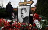 La tombe de l'opposant russe Alexeï Navalny au cimetière de Borisovo à Moscou, le 16 février 2025, marquant le premier anniversaire de sa mort dans une colonie arctique dans des circonstances troubles