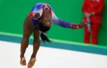 L'Américaine Simone Biles lors de la finale du sol, aux JO de Rio le 16 août 2016