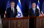 Le secrétaire américain Antony Blinken (g) et le Premier ministre israélien Benjamin Netanyahu, le 12 octobre 2023 à Tel-Aviv