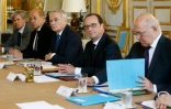François Hollande entre St2phane Le Foll, Jean Yves Le Drian, Jean-Marc Ayrault et Michel Sapin, lors d'une réunion ministérielle de crise le 24 juin 2016 à l'Elysée à Paris