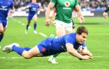 Le capitaine Antoine Dupont inscrit le premier essai du XV de France contre l'Irlande en Six Nations à Saint-Denis, le 12 février 2022