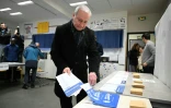 Jean-Luc Moudenc, maire DVD sortant de Toulouse et candidat à sa réélection, arrive pour voter au 1er tour des municipales à Toulouse, le 15 mars 2026