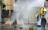 Les forces de sécurité utilisent des canons à eau contre des manifestants, le 11 février 2020 à Beyrouth, au Liban
