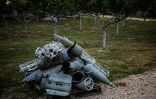 Des fragments de missiles entassés au vignoble Olvio Nuvo, le 3 septembre 2022 dans la région de Mykolaïv, en Ukraine