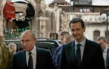 Sur cette photo diffusée par l'agence syrienne Sana, le président syrien Bachar al-Assad (droite) et son homologue russe Vladimir Poutine visite la mosquée des Omeyyades, le 7 janvier 2020 à Damas