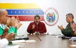 Nicolas Maduro s'entretient avec certains de ses ministres, Ă Caracas le 12 mars 2019