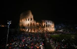 La cérémonie du Chemin de Croix devant le Colisée à Rome, le 30 mars 2018.