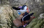 Certains enfants vivent dans des grottes inhospitalières face à la mer, très difficiles d'accès à Melilla, enclave espagnole au Maroc