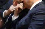 Le Premier ministre israélien Benjamin Netanyahu (D) et le ministre démissionnaire de la Défense (C), Avigdor Lieberman, lors d'une cérémonie officielle le 30 avril 2017 au Mont Herzl, à Jérusalem