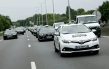 Des taxis lors d'une manifestation sur l'autoroute A1, le 21 mai 2025 à La Courneuve