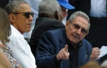Les présidents américain Barack Obama et cubain Raul Castro lors d'un match de baseball à La Havane le 22 mars 2016