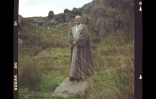 Andrew Brennand, membre de Pendle Grove, qui fait partie de l'Ordre des Bardes, Ovates et Druides, le 21 septembre 2024 à Pendle Hill, près de Clitheroe, dans le nord-ouest de l'Angleterre (Photo prise avec un appareil moyen format analogique)
