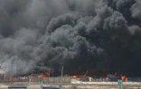 Photo fournie par le Croissant rouge iranien, le 28 avril 2025, de l'immense incendie qui ravage le
port de Shahid RajaÏ depuis deux jours, dans la province dd'Hormozgan, en Iran