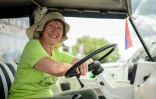 Karmen Uglesic, l'une des organisatrices du 25e rassemblement mondial de 2CV, le 30 juillet 2025 à Postojna en Slovénie