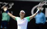 La Tunisienne Ons Jabeur victorieuse de la Chinoise Qiang Wang en 8e de finale de l'Open d'Australie, à Melbourne, le 26 janvier 2020