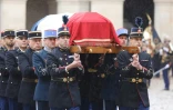 Le cerceuil d'Arnaud Beltrame porté aux Invalides mercredi 28 mars 2018