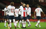 Les joueurs du PSG dont Neymar (c) lors d'un match contre Manchester United, le 2 décembre 2020 à Old Trafford