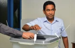 Le président Abdulla Yameen, candidat à un second mandat,  vote à la présidentielle, le 23 septembre 2018 à Malé, aux Maldives